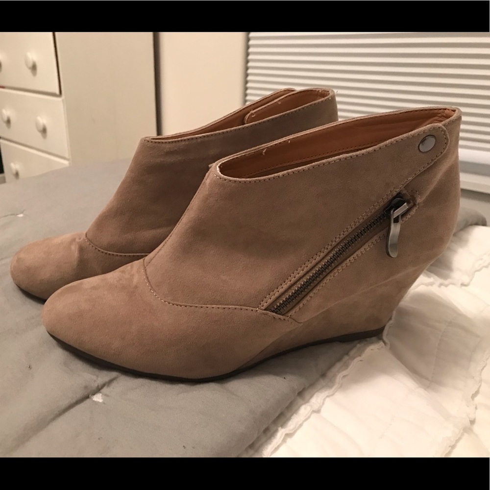 Chinese Laundry Tan Ankle Bootie